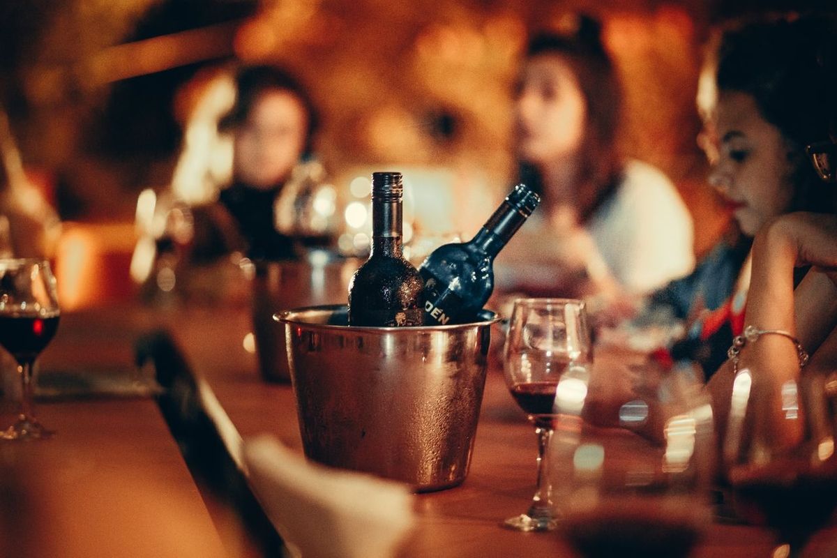 Inverno eleva demanda por vinhos e impulsiona vendas em bares