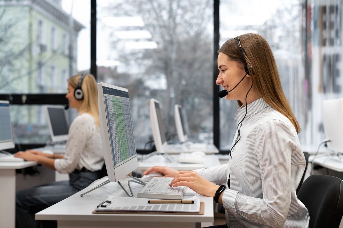 Atendimento por telefone para provedores de internet em central de atendimento